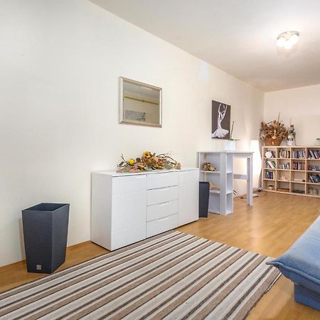 Awesome Apartment In Stara Baska 1 With Kitchen Extérieur photo