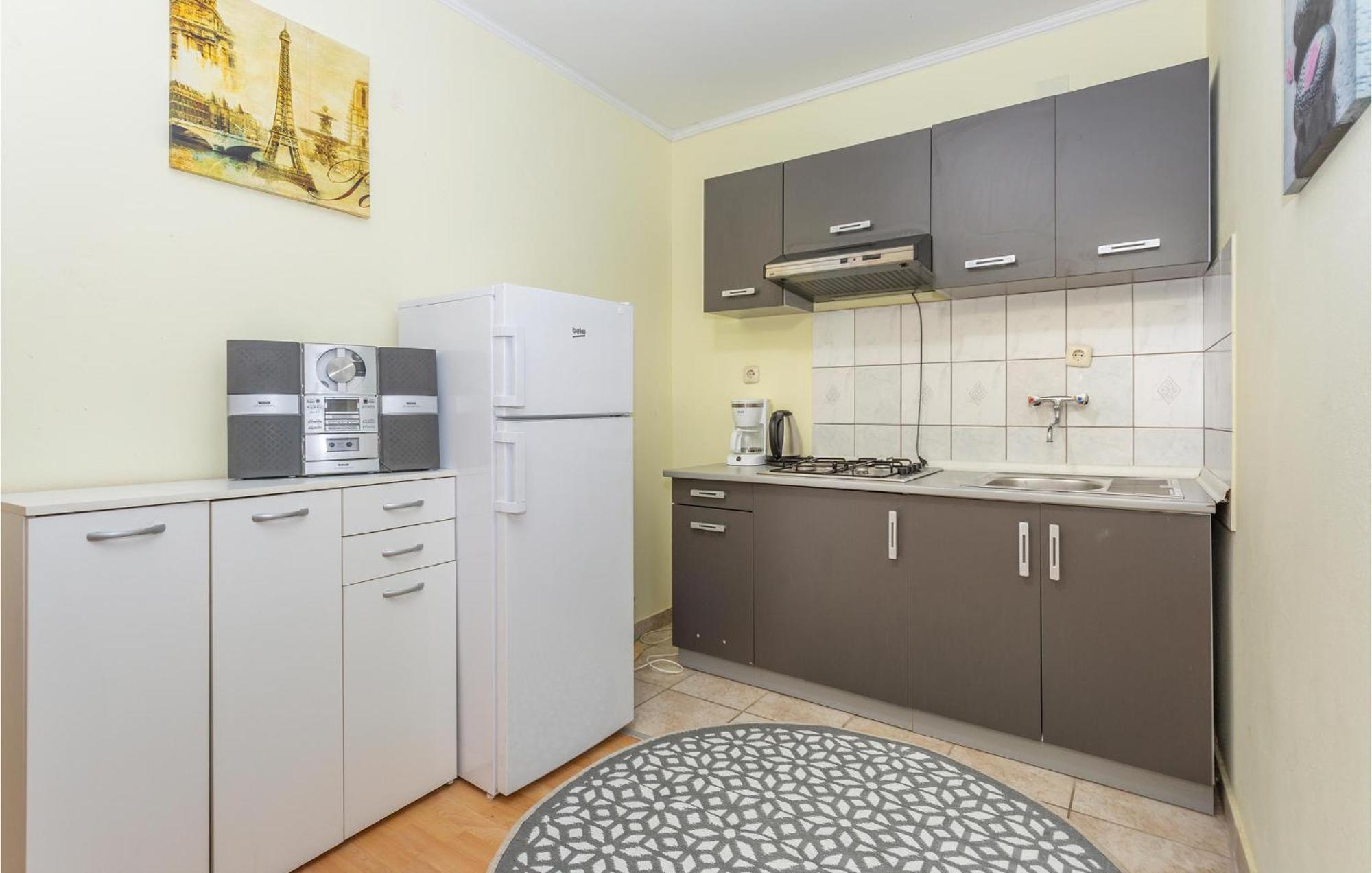 Awesome Apartment In Stara Baska 1 With Kitchen Extérieur photo