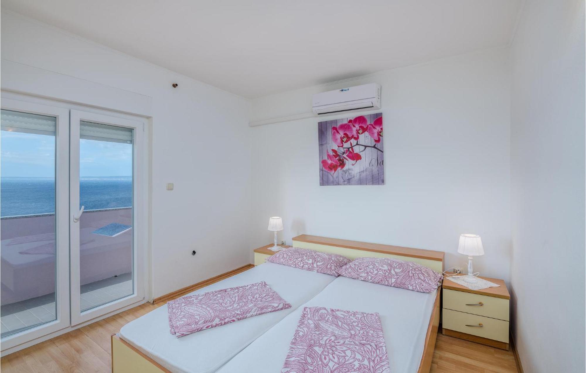 Awesome Apartment In Stara Baska 1 With Kitchen Extérieur photo